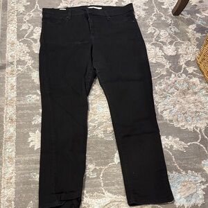 Levi’s Slimming Skinny Jeans